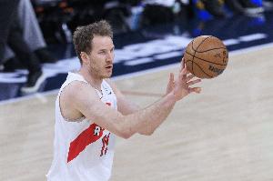 心急！珀尔特尔进攻滋扰球 猛龙半节不到已有5次失误_24直播网