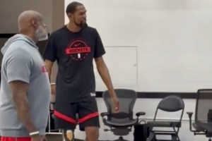 乌度卡：杜兰特将在明日赛前决议是否出战 今日他加入了一半训练_24直播网