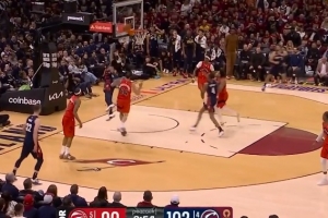 收角逐！米切尔里突外投个人连拿5分扩大领先优势_24直播网