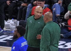 美记：雄鹿将在未来几天内与哈姆碰面 讨论球队空缺的主教练职位_24直播网