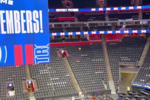 试问：这个史诗超高球馆进球 难度跟阿德巴约83分，，，，哪个难?_24直播网