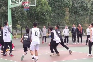 讲真，，，，，，在学校里你要是投三分很准，，，，，，真能让你获得优先择偶权?_24直播网