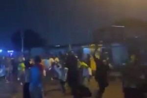 刚果民主共和国时隔52年再次晋级天下杯，，，天下上下冒雨庆祝！_24直播网