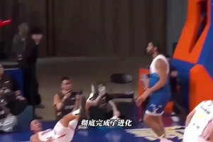 国产巴特勒果真名不虚传！现在贺希宁彻底进化成同盟最优异的后卫_24直播网