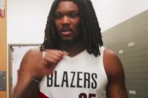 开拓者易服室庆祝：罗威拉杨瀚森舞蹈！小老板祝贺阿夫迪亚_24直播网