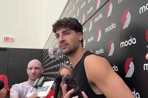 阿夫迪亚曾夸杨瀚森：他球商很高传球精彩！他很清晰自己该怎么打_24直播网