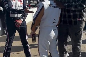 迈克尔乔丹来到角逐现场寓目赛车队角逐..._24直播网